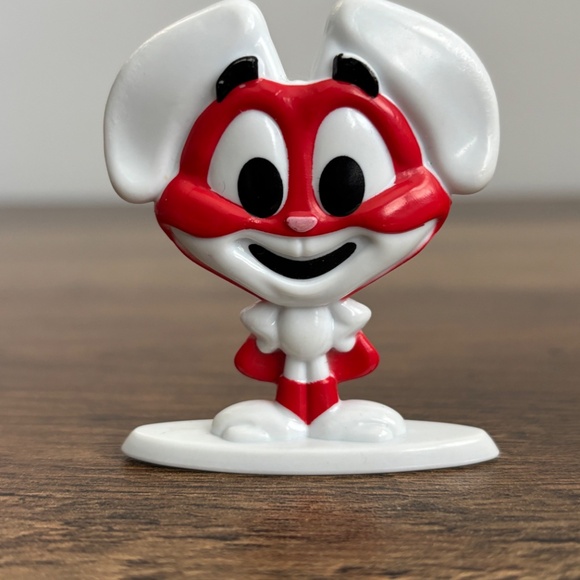 2 General Mills Cereal Squad Toy Figure BUZZ the Honey Bee CHEERIOS TRIX Rabbit - Picture 3 of 8